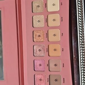 NIB Illamasqua Unveiled Artistry Palette Eyeshadow